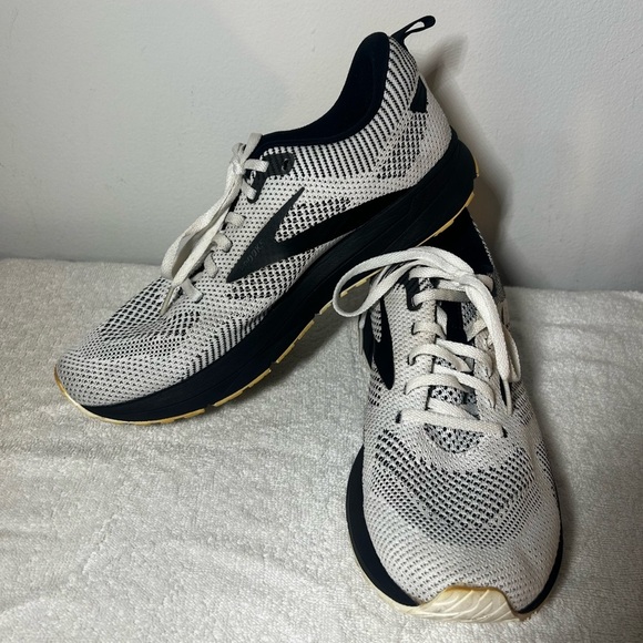 Brooks Shoes - Brooks Womens Revel 5 White Black Comfy Running Shoes Sneakers Size 11 B